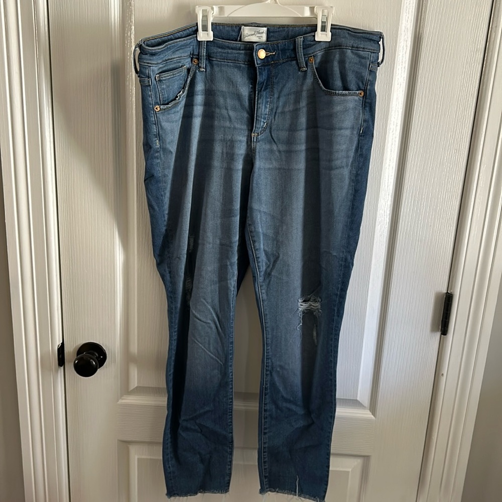 Universal Threads distressed raw edge hem size 16R